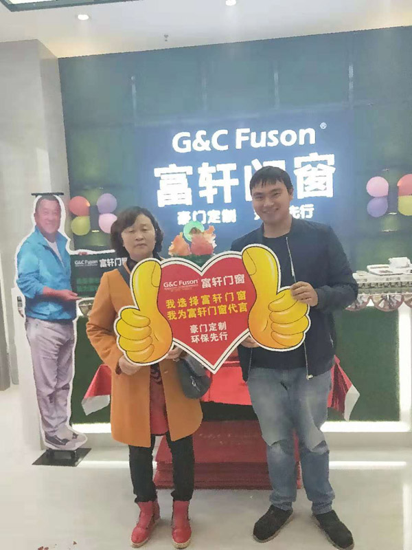 客户成功选购富轩门窗
