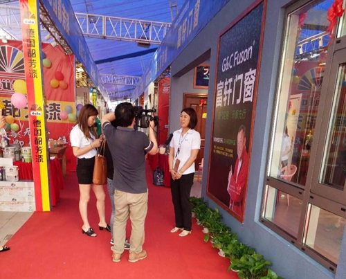 燃情五一|梅州市家博会万人疯抢富轩门窗，1天突破百万订单！