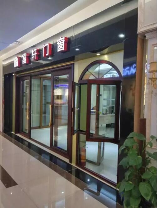 “焕然一新,光彩夺目”—泉州富轩加盟店装修完毕