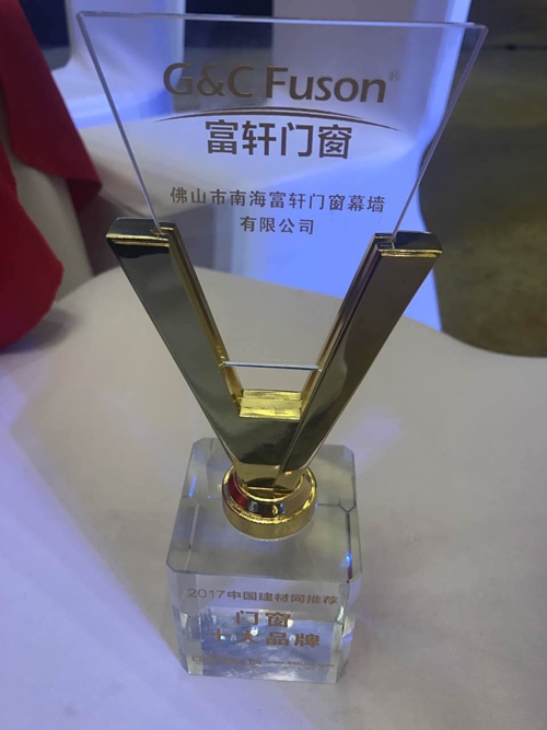 热烈祝贺富轩门窗荣膺“门窗十大品牌”殊荣!