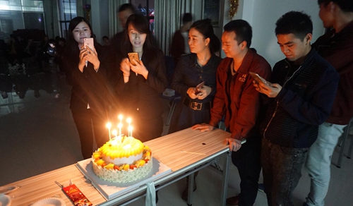 春意正浓,情暖富轩家人——记春季生日会