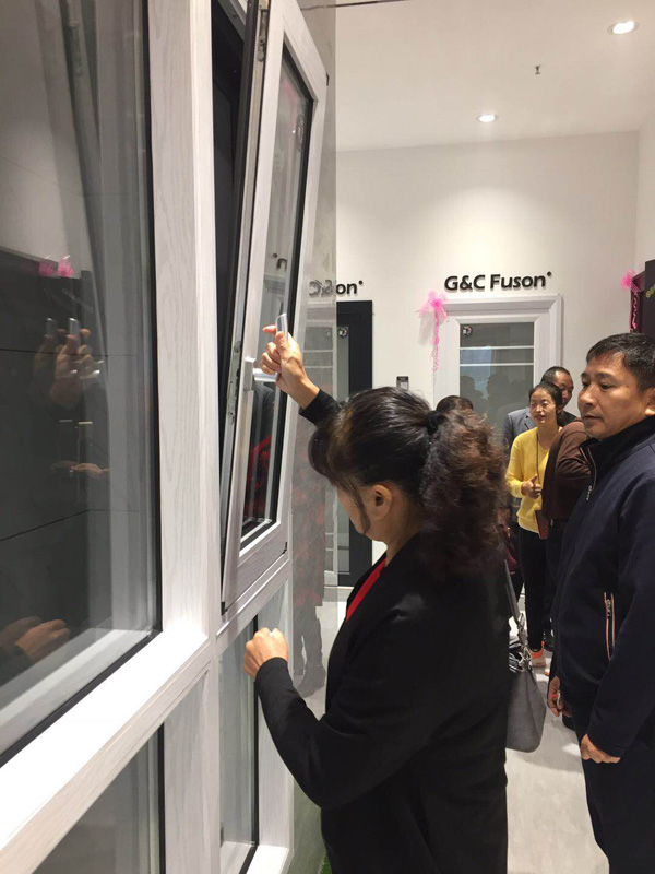 荣县富轩门窗专卖店开业现场