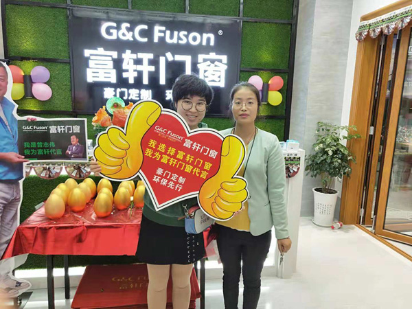 客户成功选购富轩门窗