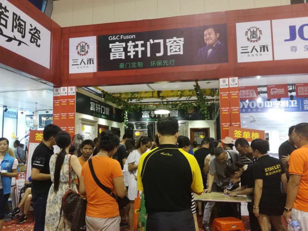 火爆现场|富轩门窗万人抢,湛江专卖店两天狂签103单!