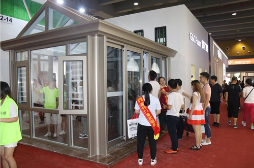 【展会快讯】建博会隆重开幕,富轩门窗匠心定制引领潮流