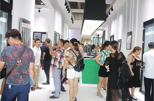 【展会快讯】建博会隆重开幕,富轩门窗匠心定制引领潮流