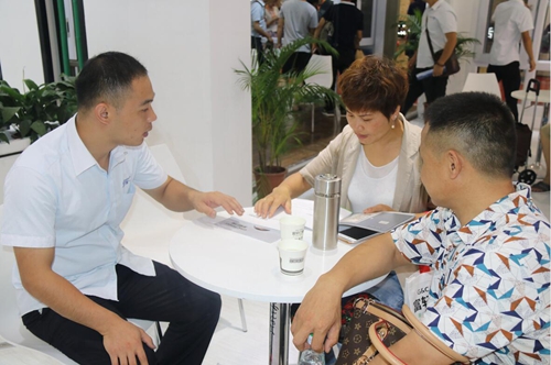 【展会快讯】建博会隆重开幕,富轩门窗匠心定制引领潮流