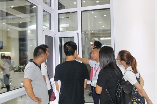 【展会快讯】建博会隆重开幕,富轩门窗匠心定制引领潮流