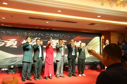 祝贺富轩门窗战略合作伙伴峰会暨新品发布会圆满成功！